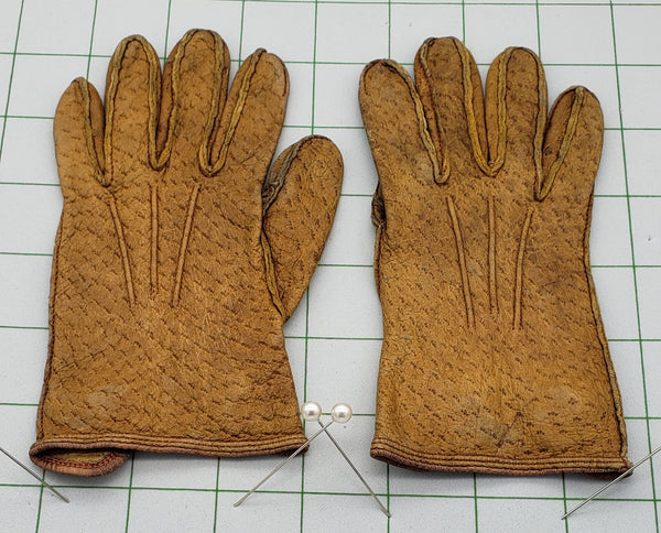 Child's leather gloves • c. 1930s