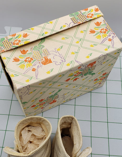 Antique baby's button up shoes • c. 1880s - 1920s