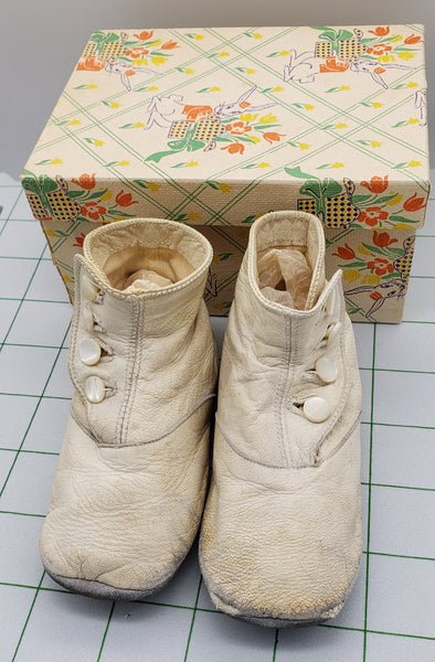 Antique baby's button up shoes • c. 1880s - 1920s