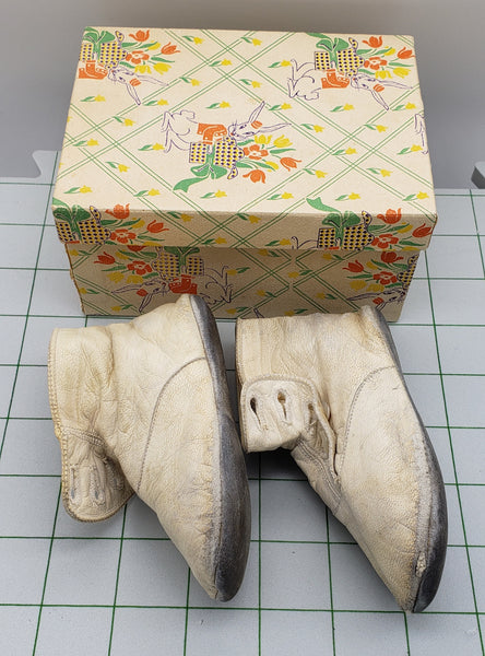 Antique baby's button up shoes • c. 1880s - 1920s