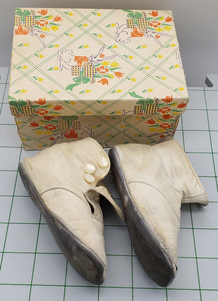 Antique baby's button up shoes • c. 1880s - 1920s