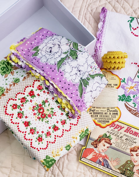 >:-:< DAPHNE >:-:< Vintage Treasure Box