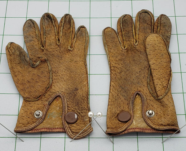 Child's leather gloves • c. 1930s