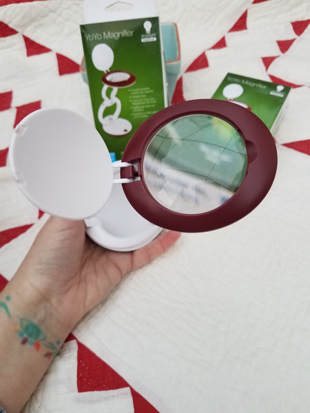 Yo-Yo Magnifier – compact LED magnifier