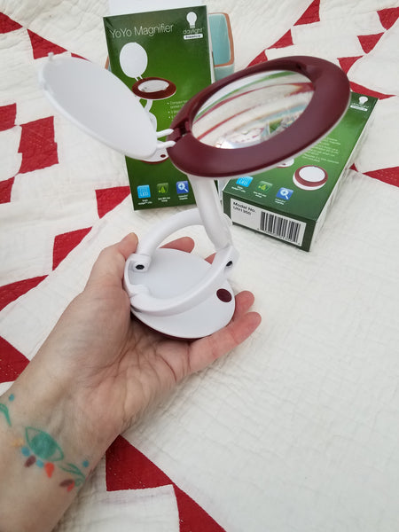 Yo-Yo Magnifier – compact LED magnifier